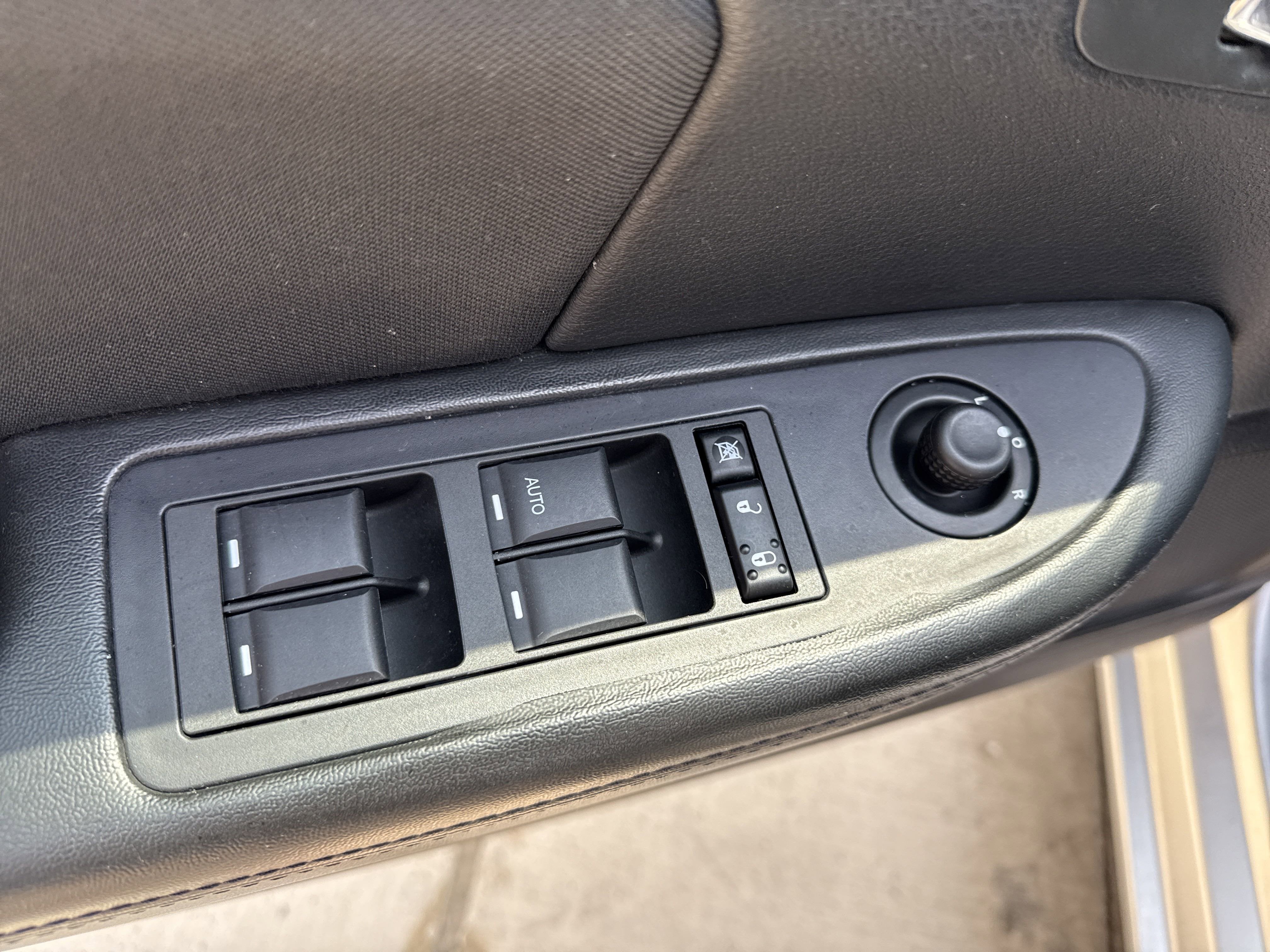 2012 Chrysler 200 LX