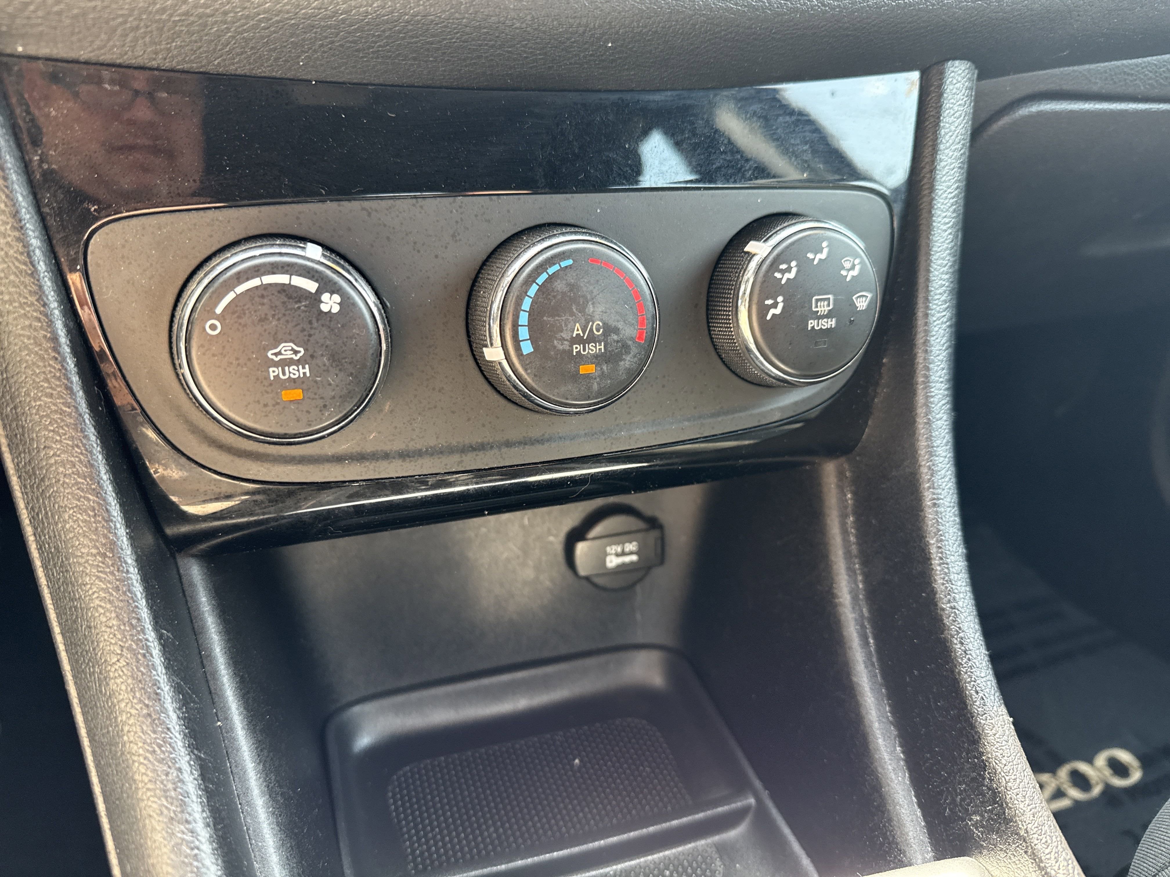 2012 Chrysler 200 LX