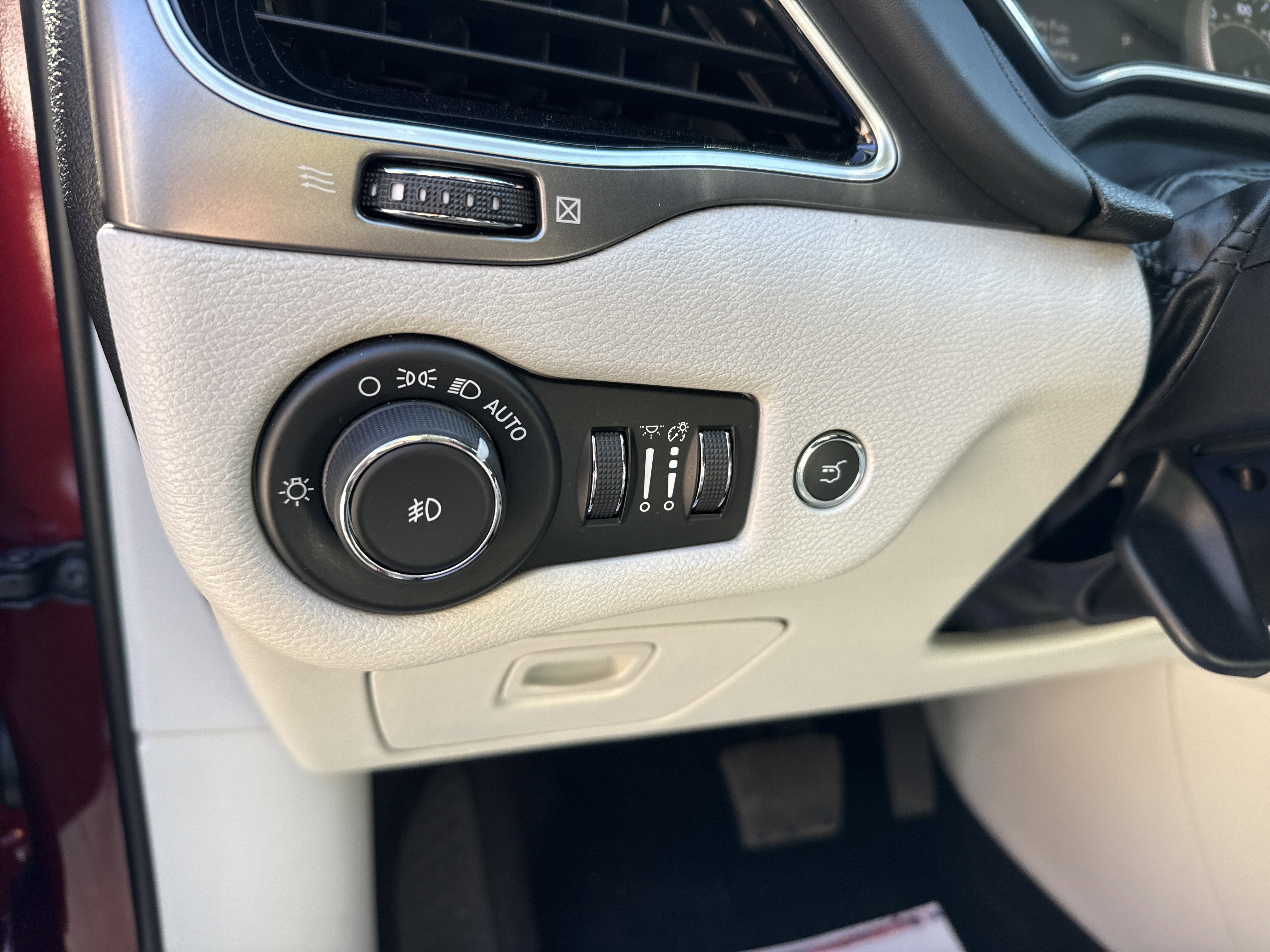 2019 Jeep Cherokee Overland