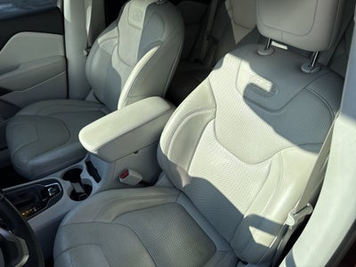 2019 Jeep Cherokee Overland