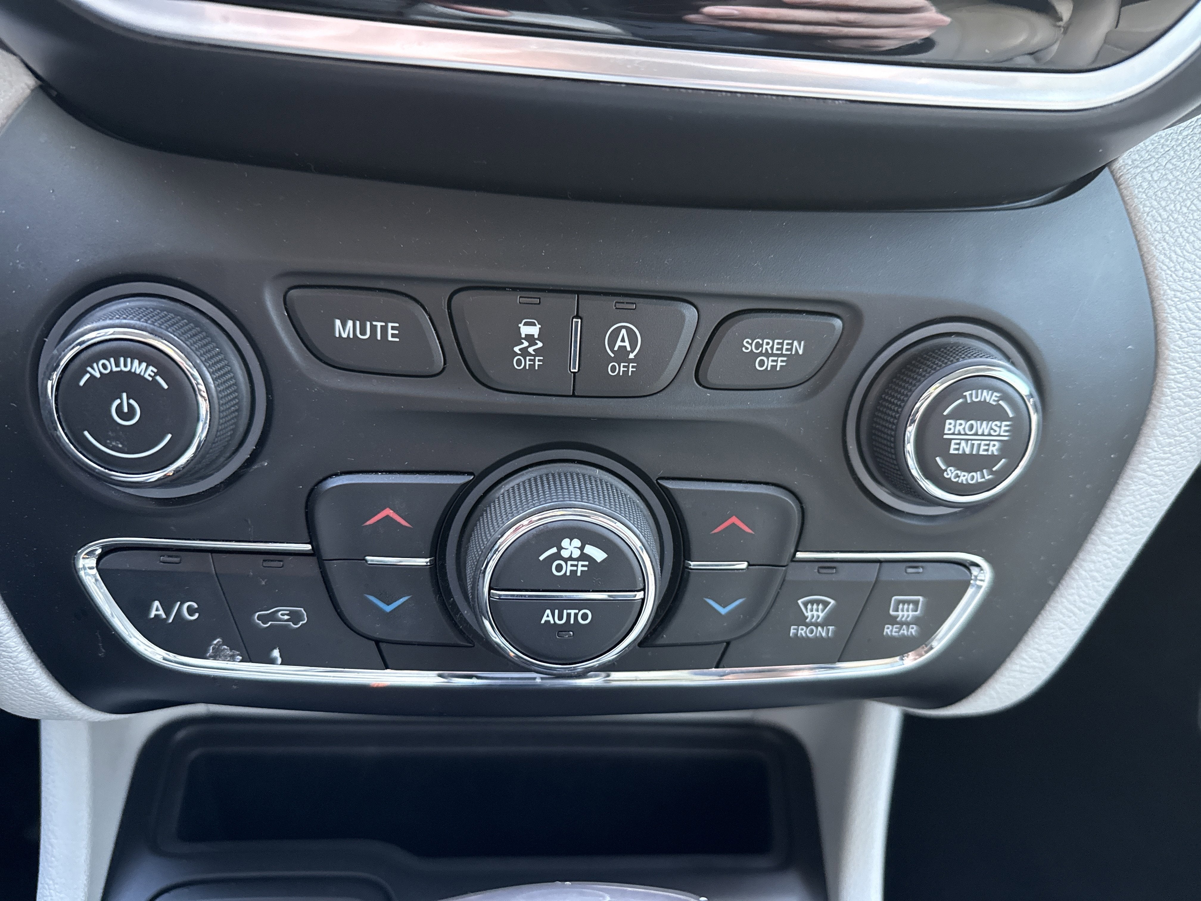 2019 Jeep Cherokee Overland