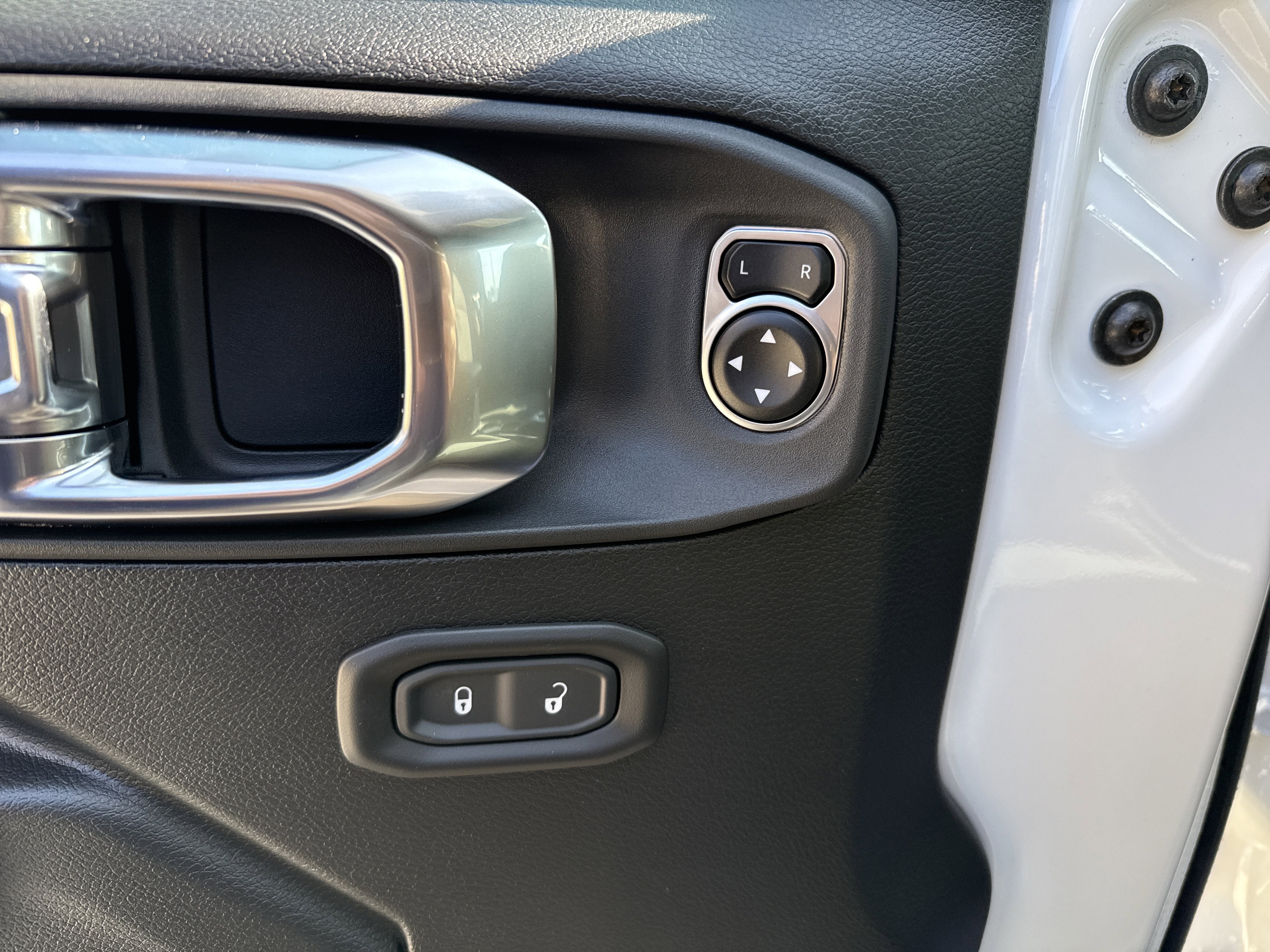 2025 Jeep Wrangler Willys 4 Door 4x4