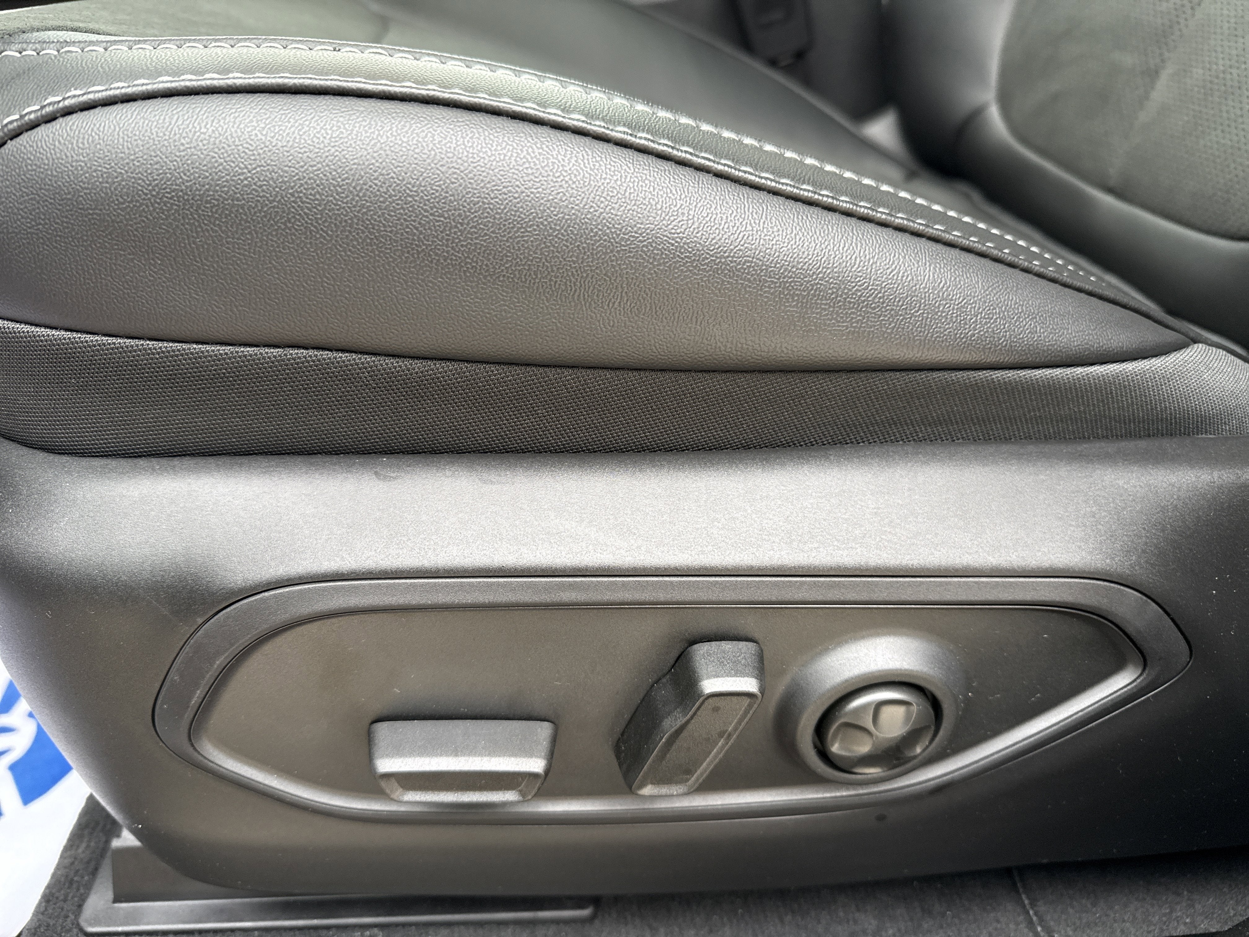 2026 Jeep Grand Cherokee Laredo Altitude 4x4