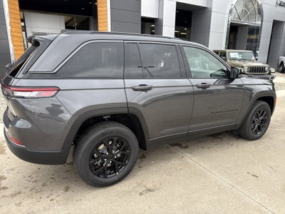2026 Jeep Grand Cherokee Laredo Altitude 4x4