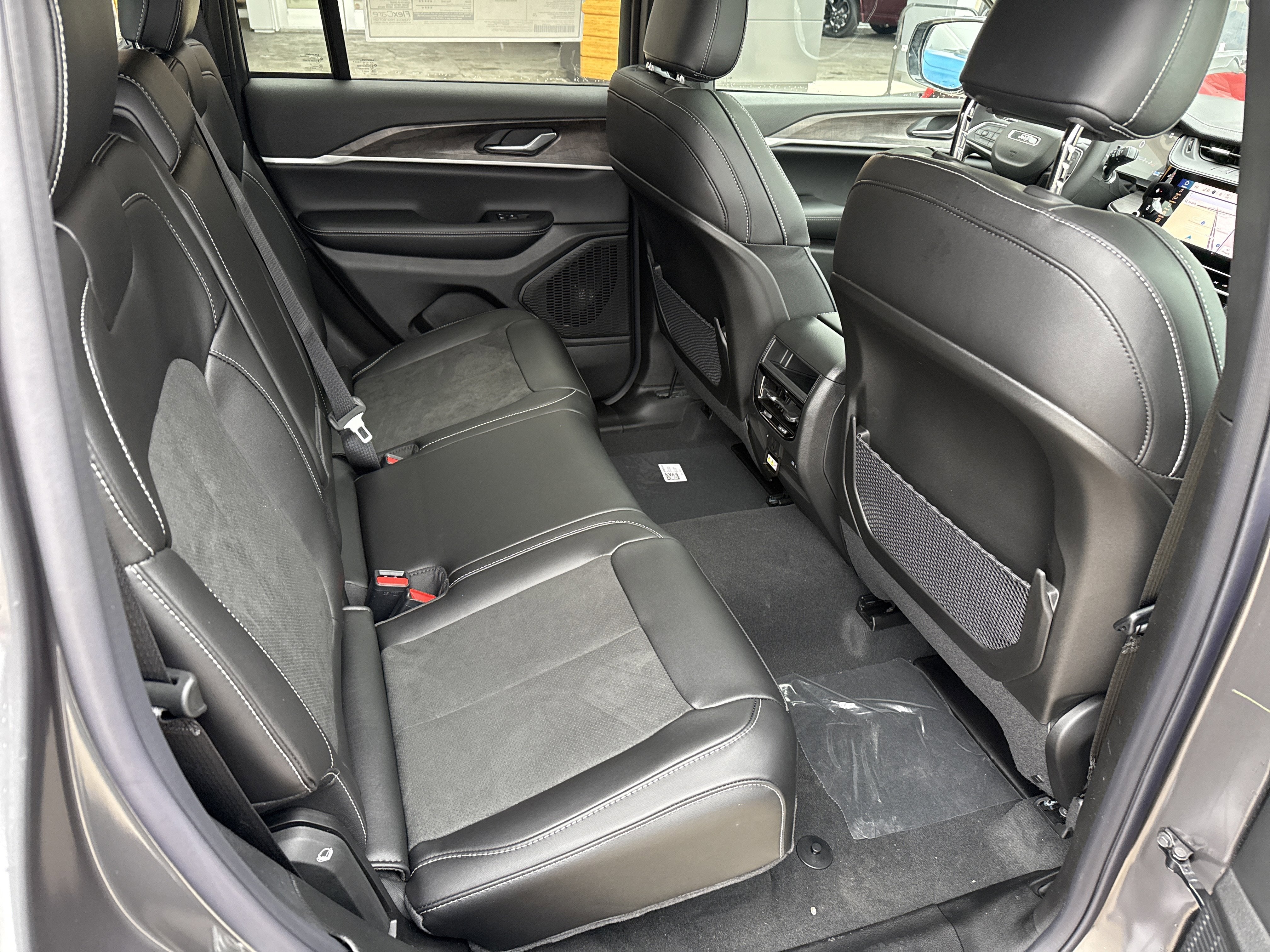 2026 Jeep Grand Cherokee Laredo Altitude 4x4