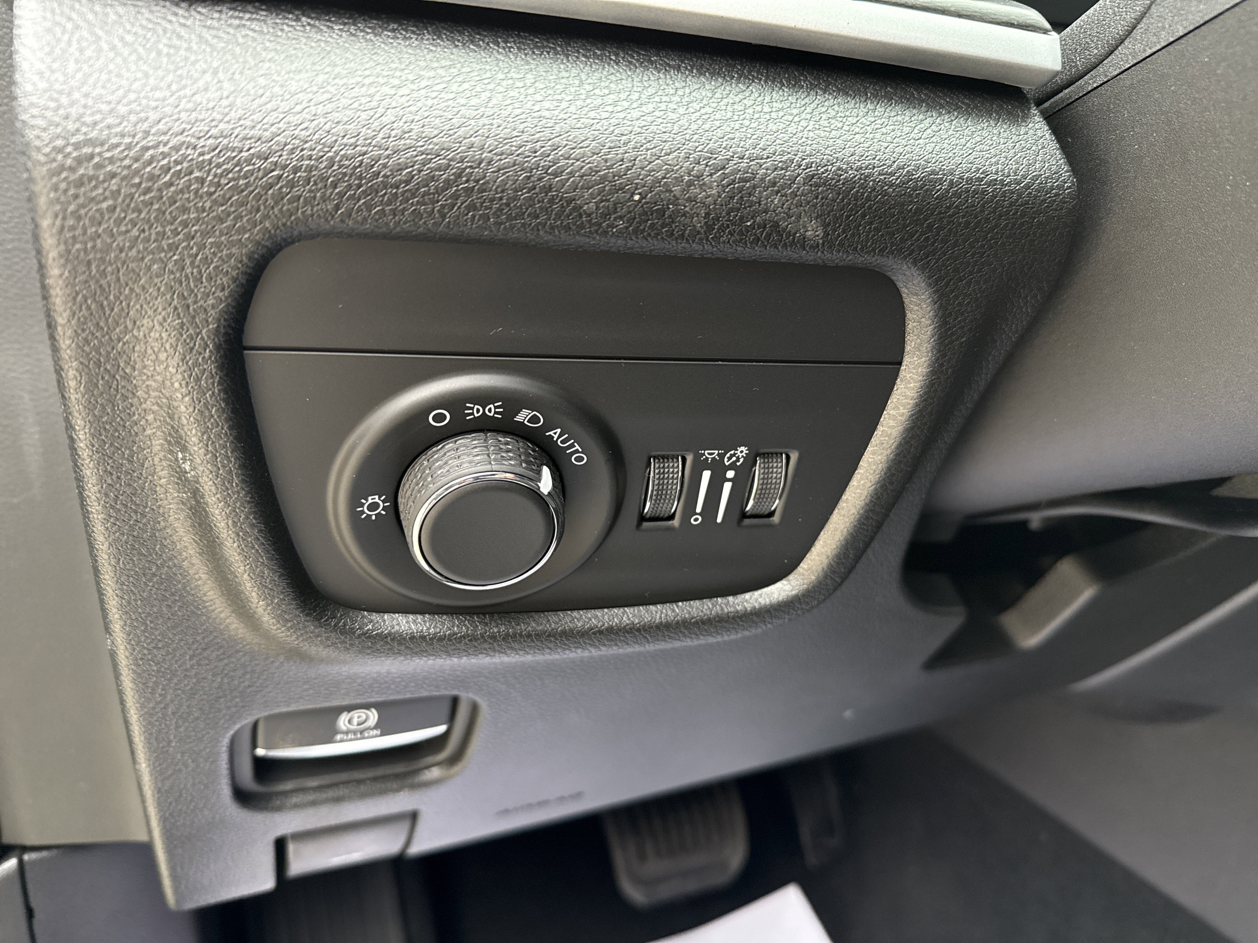 2026 Jeep Grand Cherokee Laredo Altitude 4x4