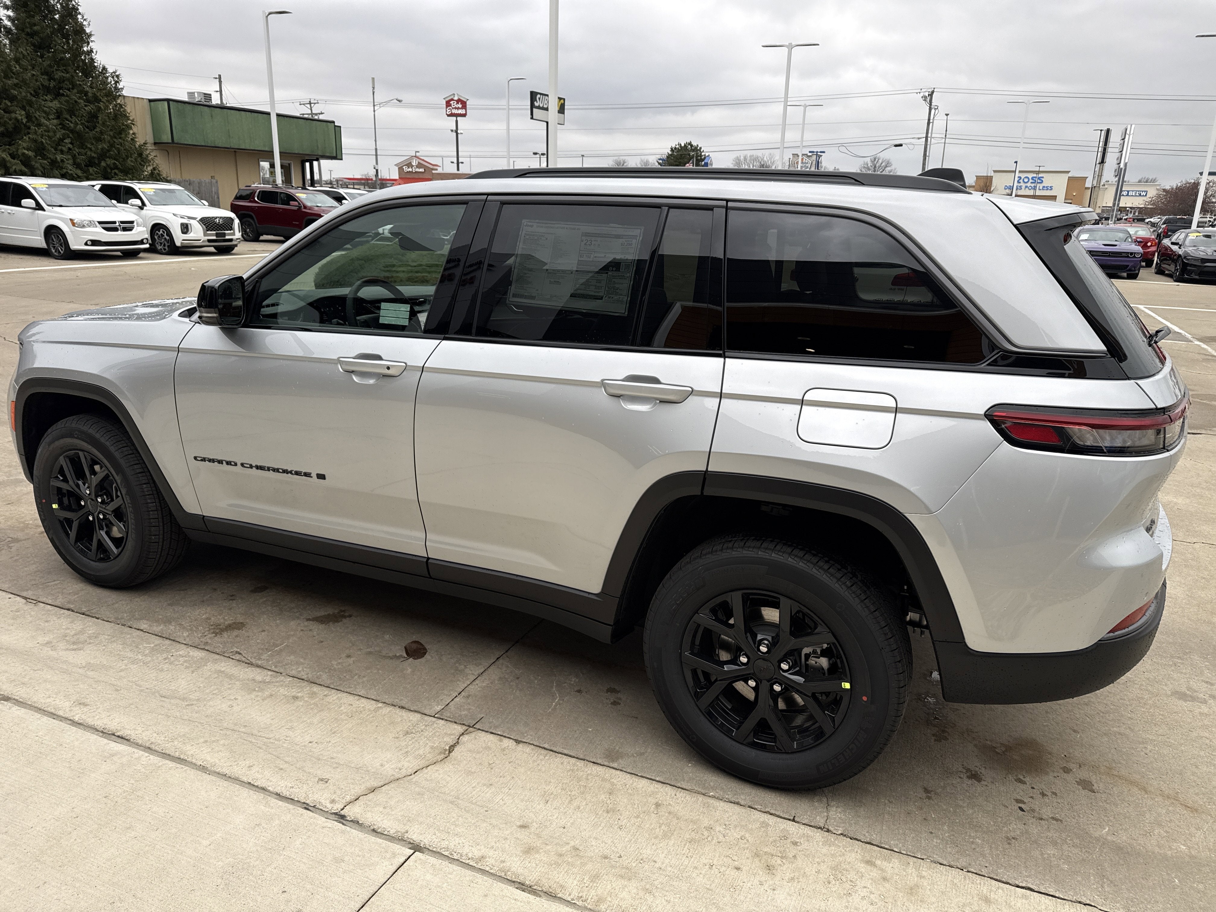 2026 Jeep Grand Cherokee Laredo Altitude 4x4