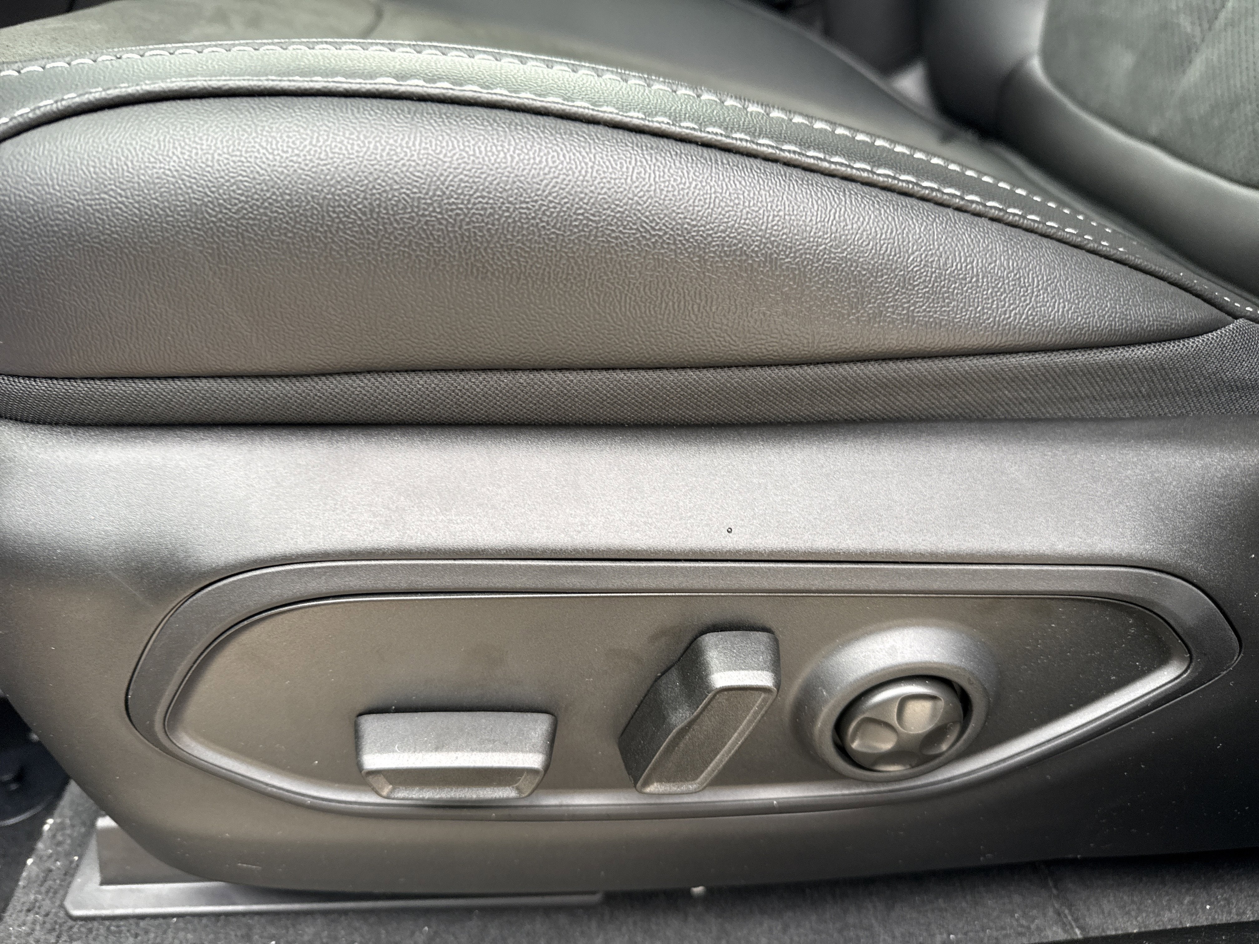 2026 Jeep Grand Cherokee Laredo Altitude 4x4