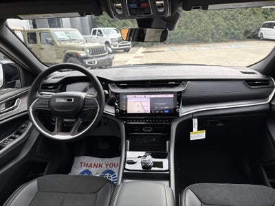 2026 Jeep Grand Cherokee Laredo Altitude 4x4