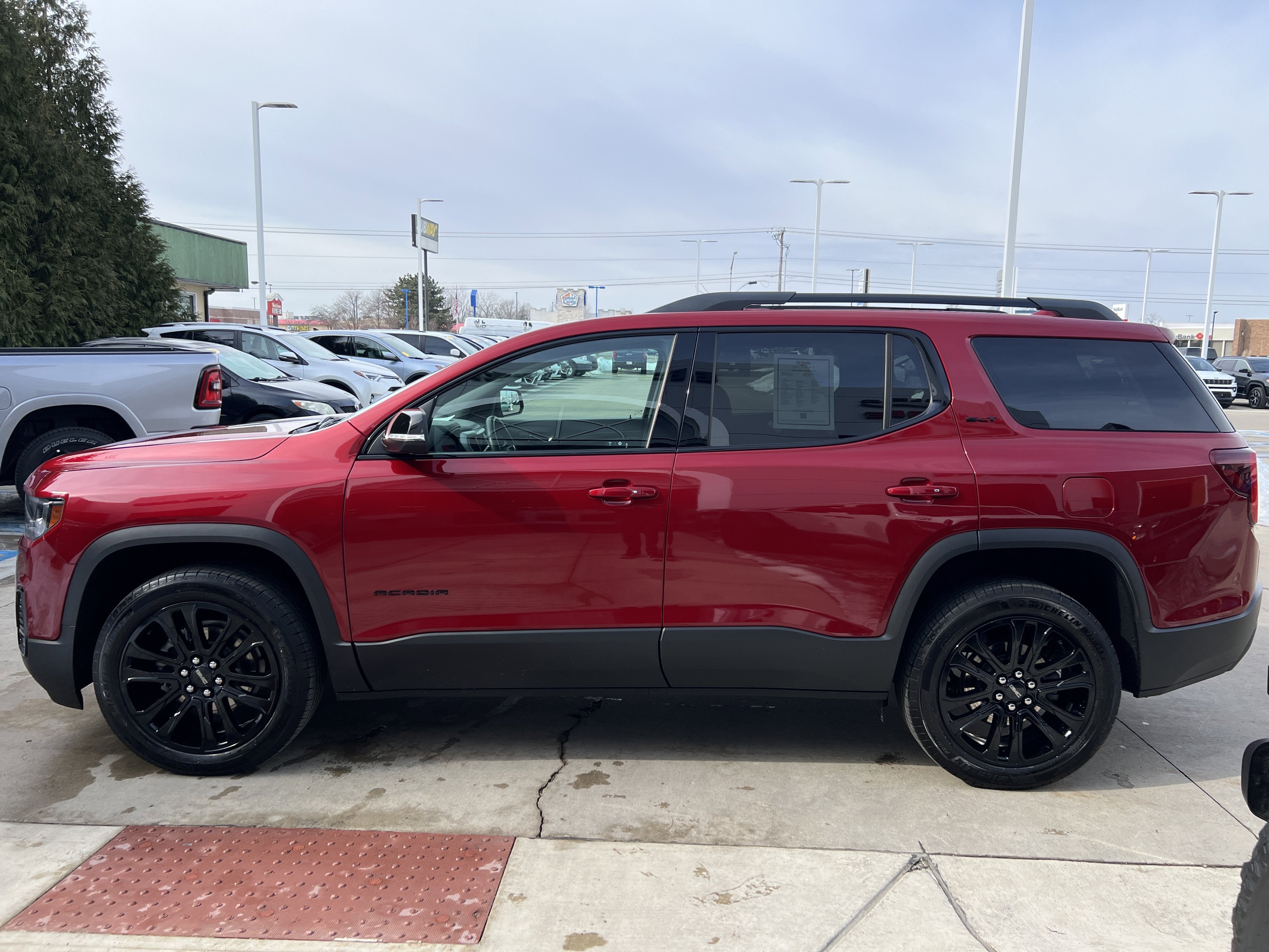 2023 GMC Acadia SLT
