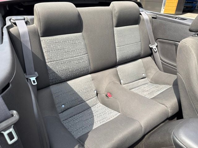 2007 Ford Mustang V6 Deluxe
