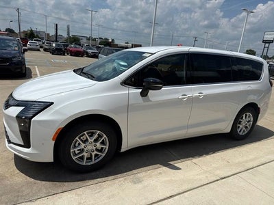 2027 Chrysler Pacifica Select