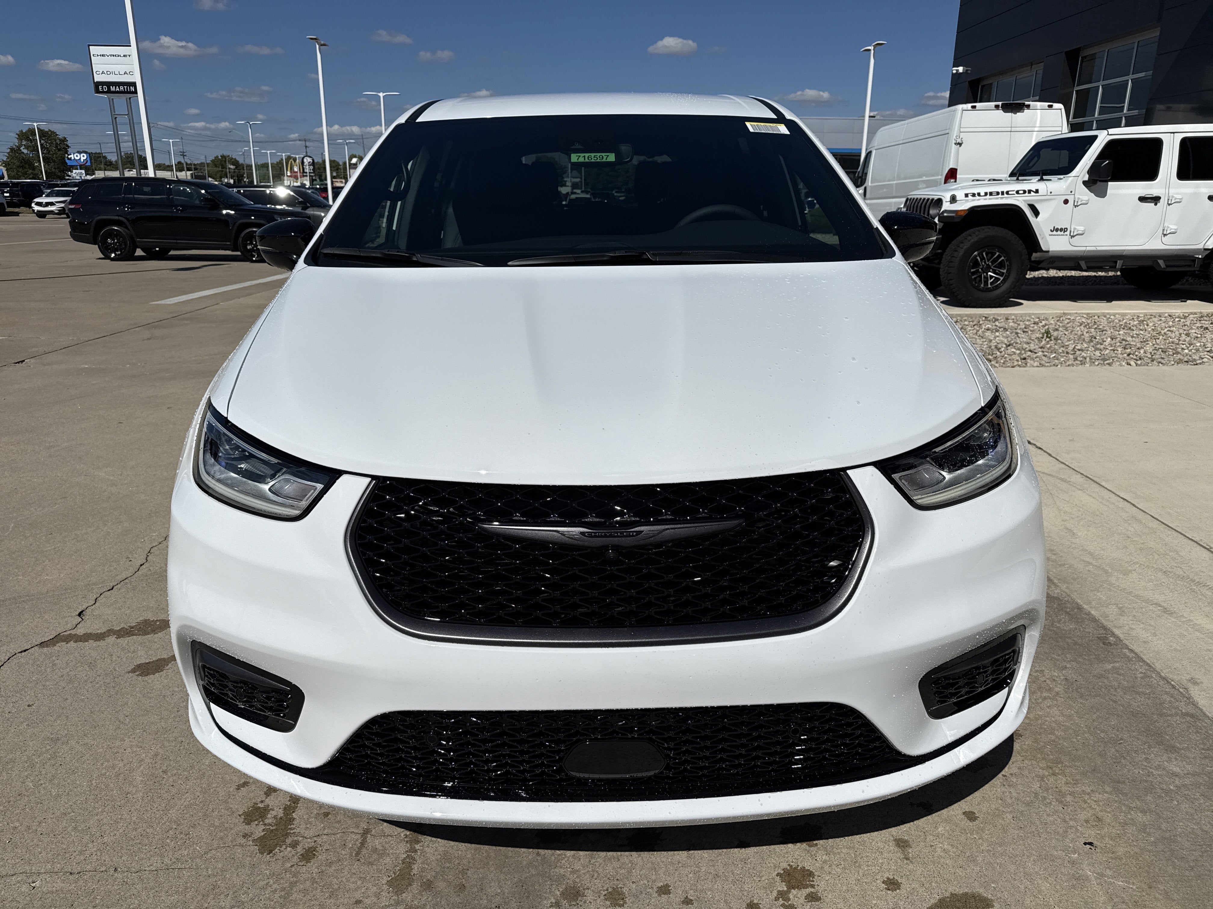 2026 Chrysler Pacifica Select