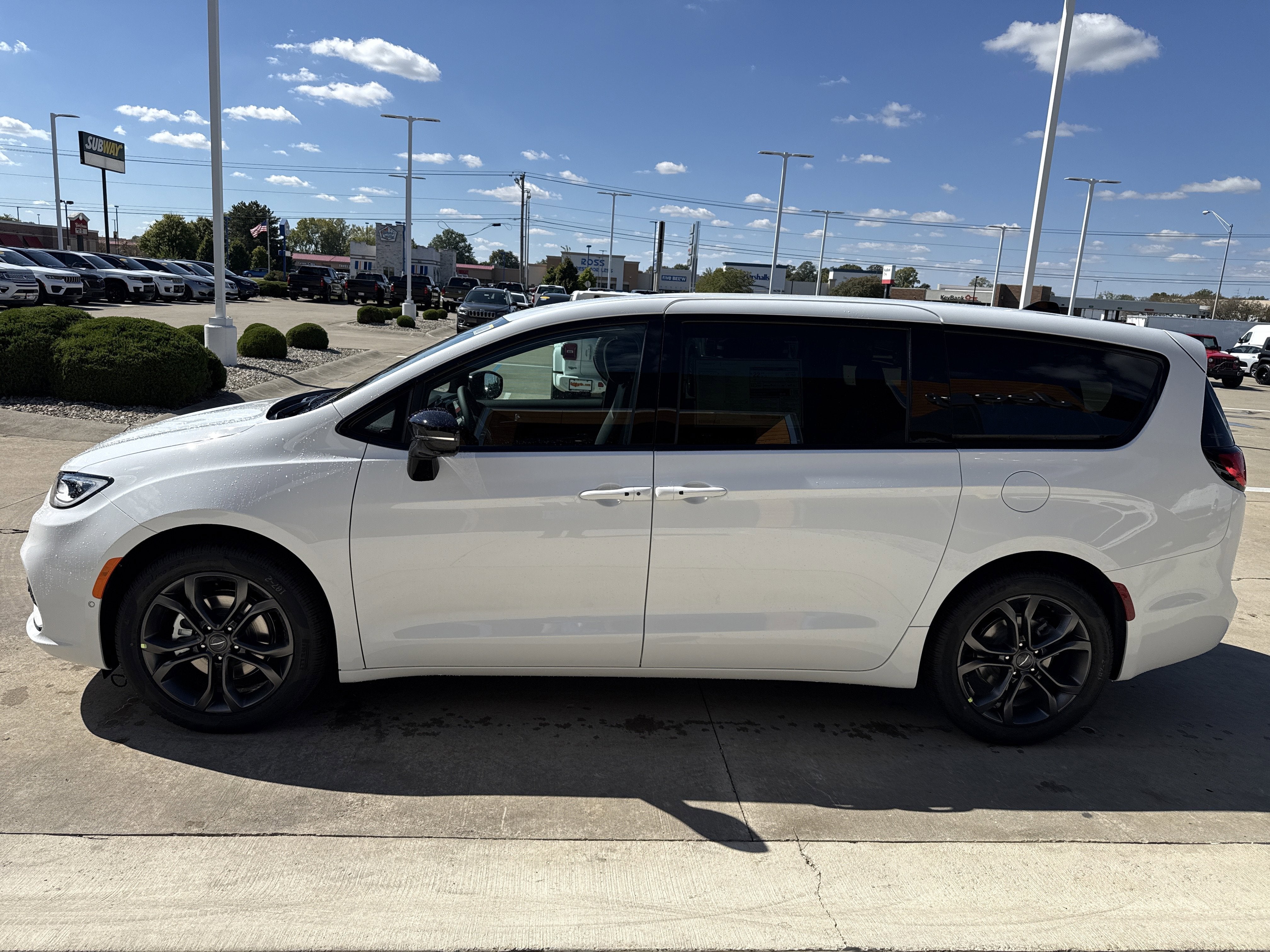 2026 Chrysler Pacifica Select