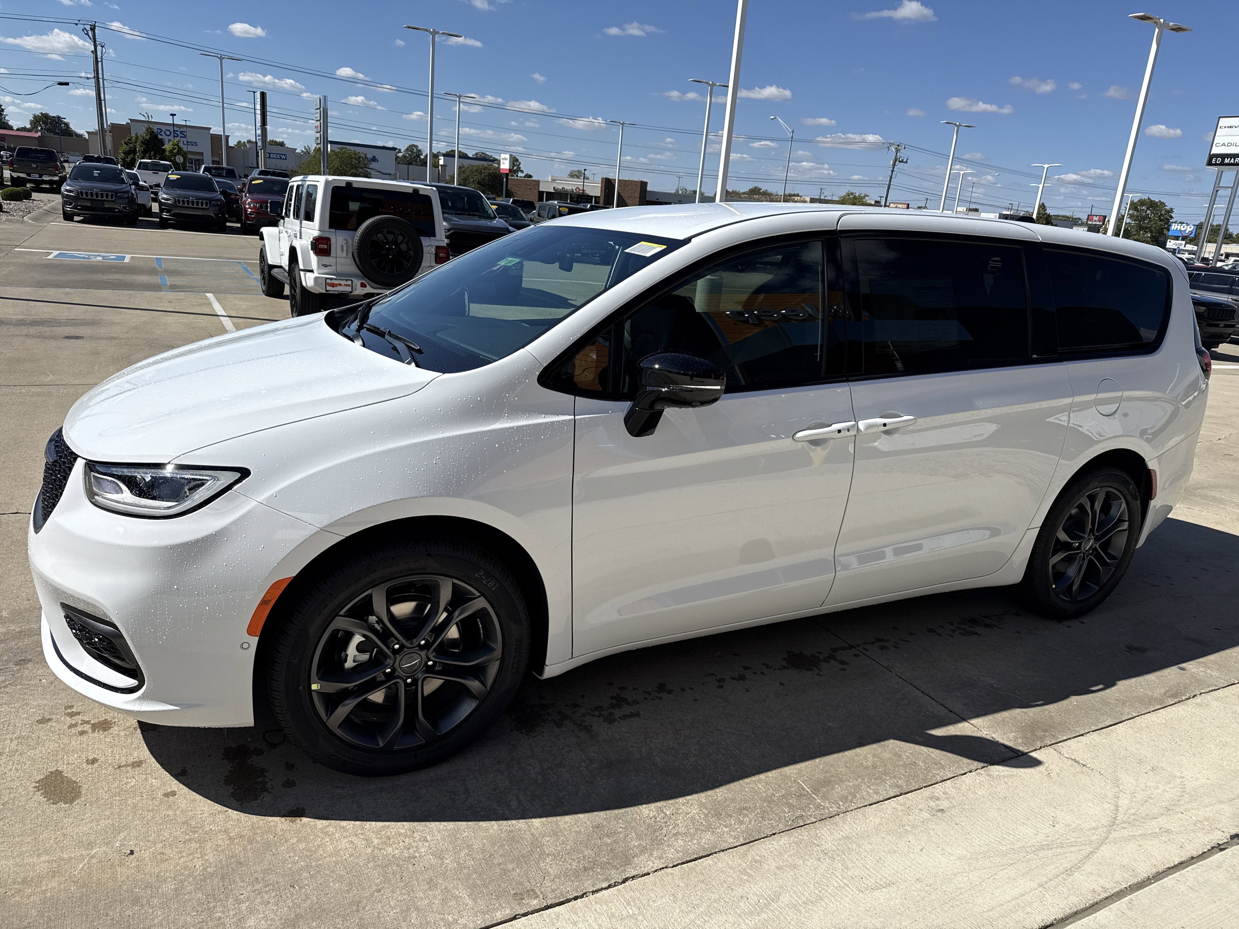 2026 Chrysler Pacifica Select