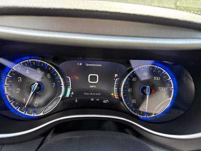 2027 Chrysler Pacifica Select
