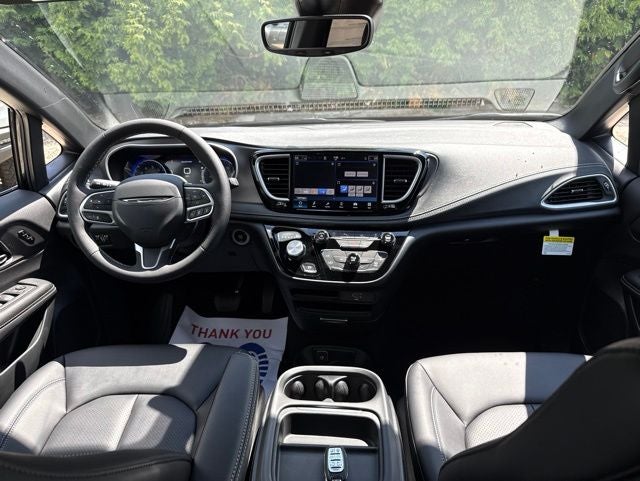 2027 Chrysler Pacifica Select