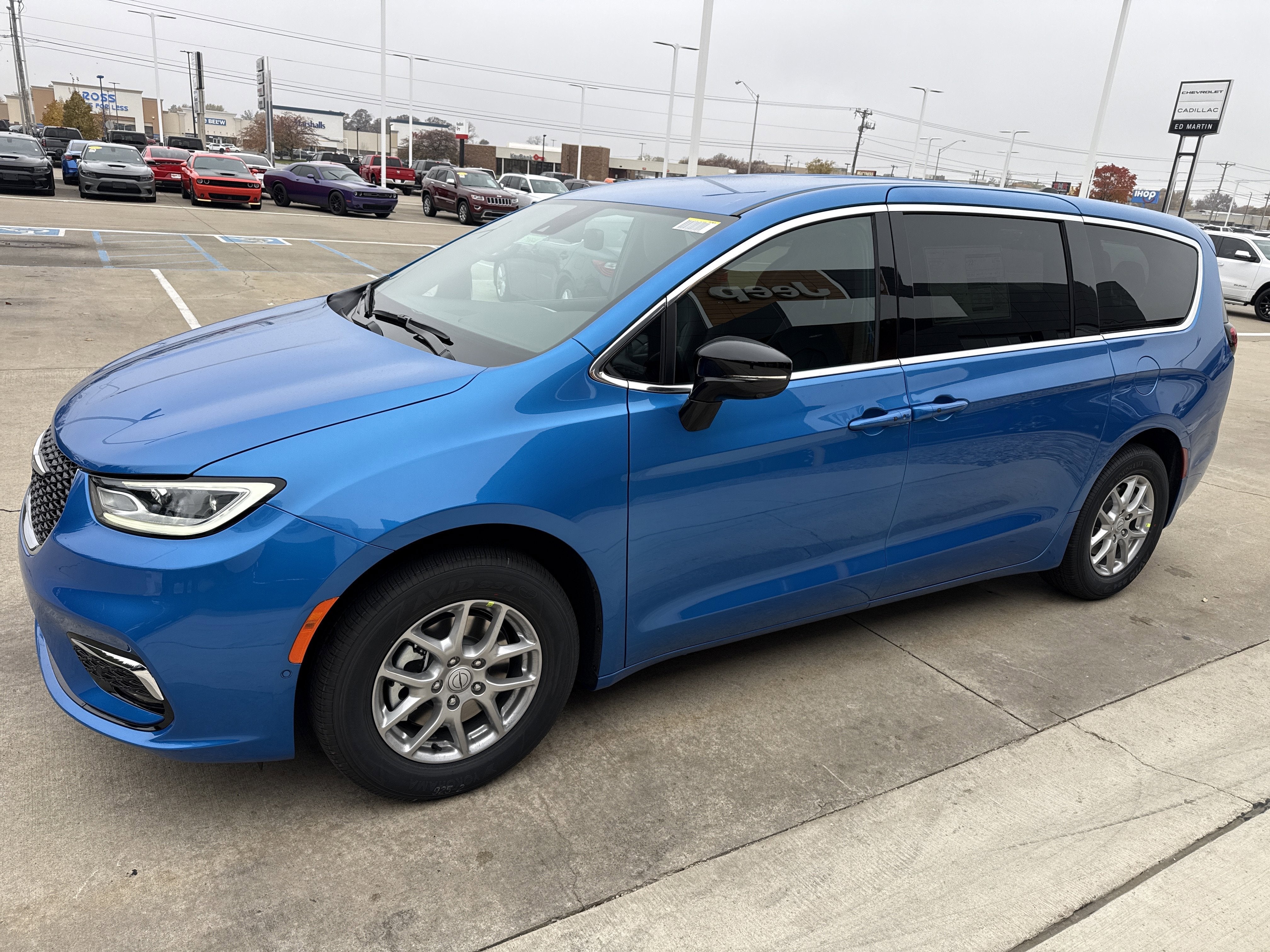 2026 Chrysler Pacifica Select