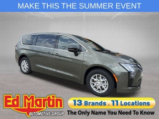 2027 Chrysler Pacifica Select