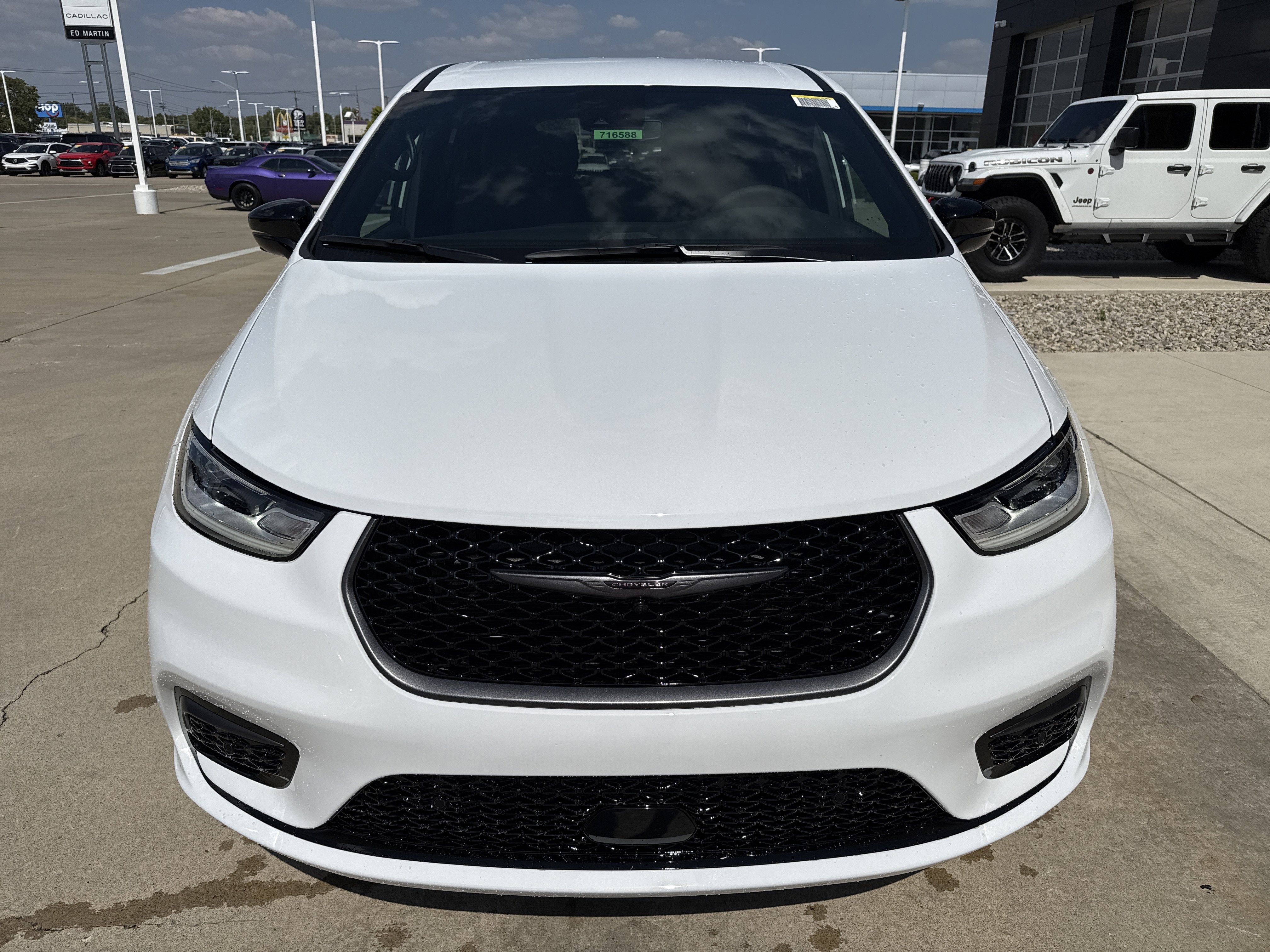 2026 Chrysler Pacifica Select