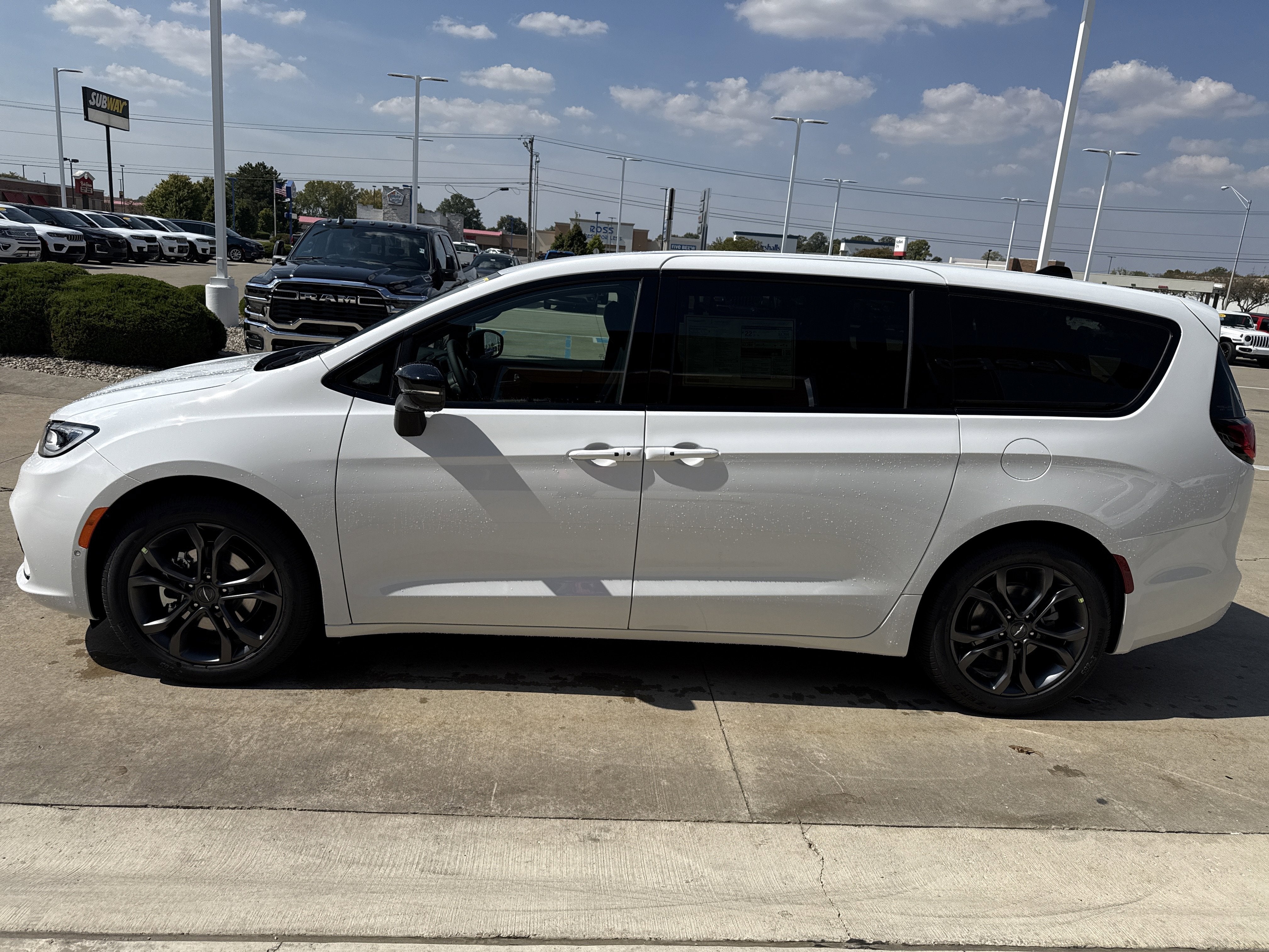 2026 Chrysler Pacifica Select