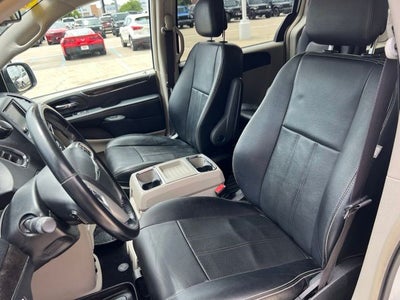 2016 Chrysler Town & Country Touring