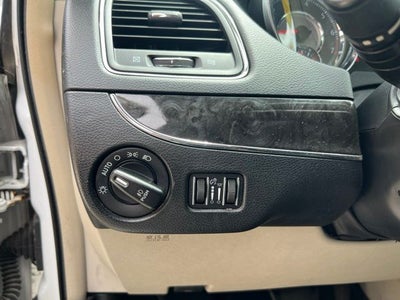 2016 Chrysler Town & Country Touring