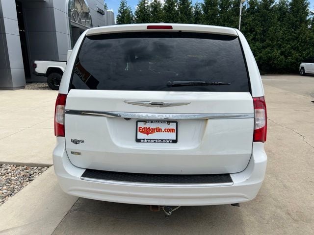 2016 Chrysler Town & Country Touring