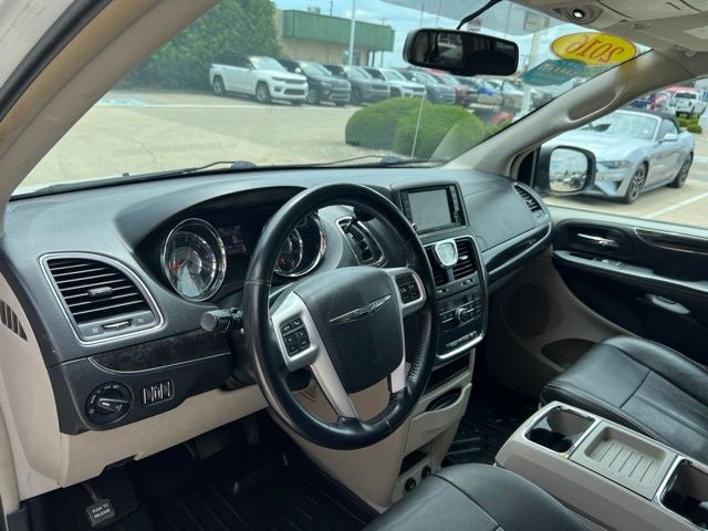 2016 Chrysler Town & Country Touring