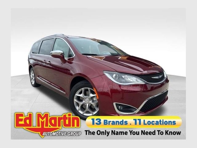 2019 Chrysler Pacifica Limited's photo