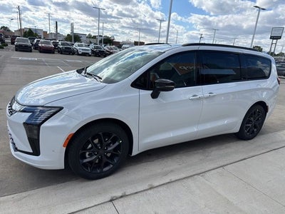 2027 Chrysler Pacifica Limited