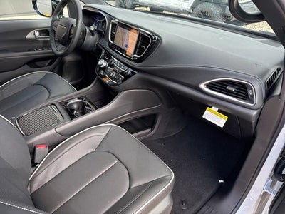 2027 Chrysler Pacifica Limited