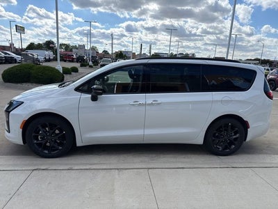 2027 Chrysler Pacifica Limited