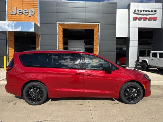 2027 Chrysler Pacifica Limited