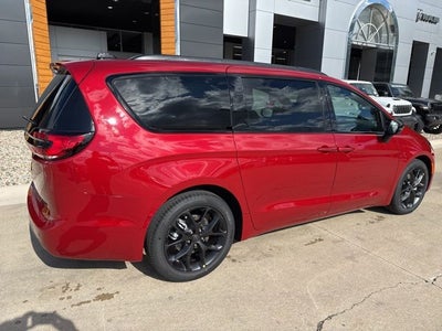 2027 Chrysler Pacifica Limited
