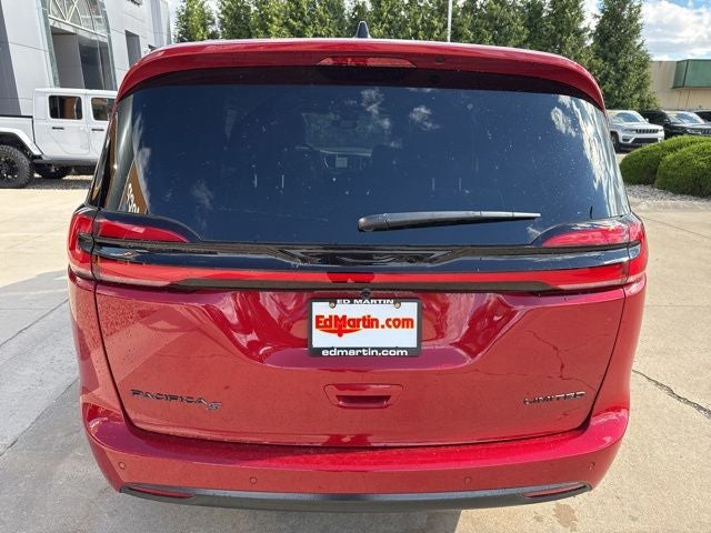 2027 Chrysler Pacifica Limited