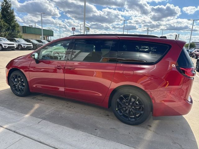 2027 Chrysler Pacifica Limited