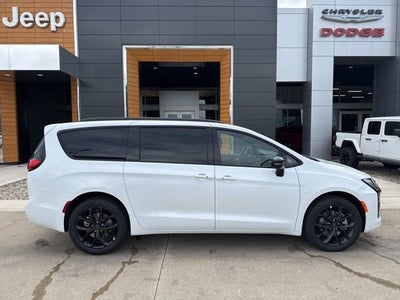 2027 Chrysler Pacifica Limited