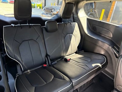 2027 Chrysler Pacifica Limited