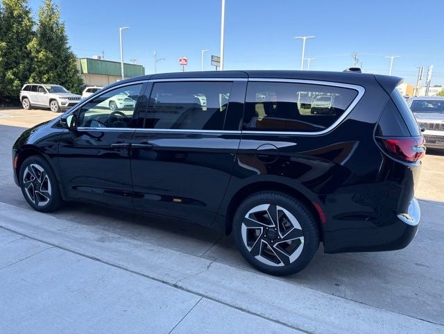 2027 Chrysler Pacifica Limited