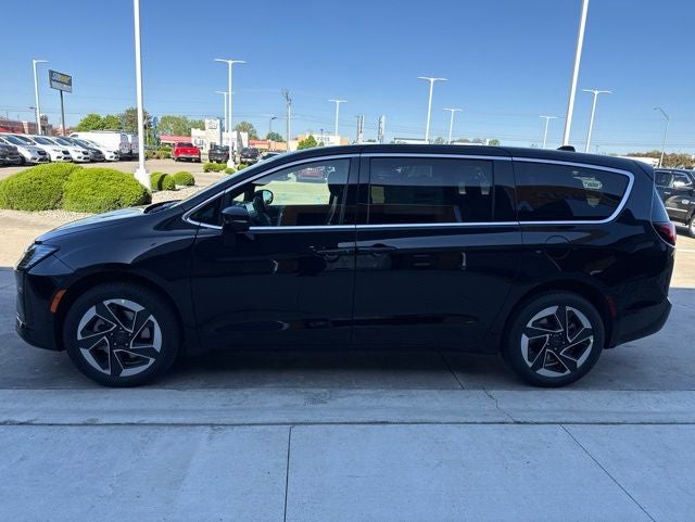2027 Chrysler Pacifica Limited