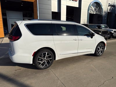2027 Chrysler Pacifica Pinnacle