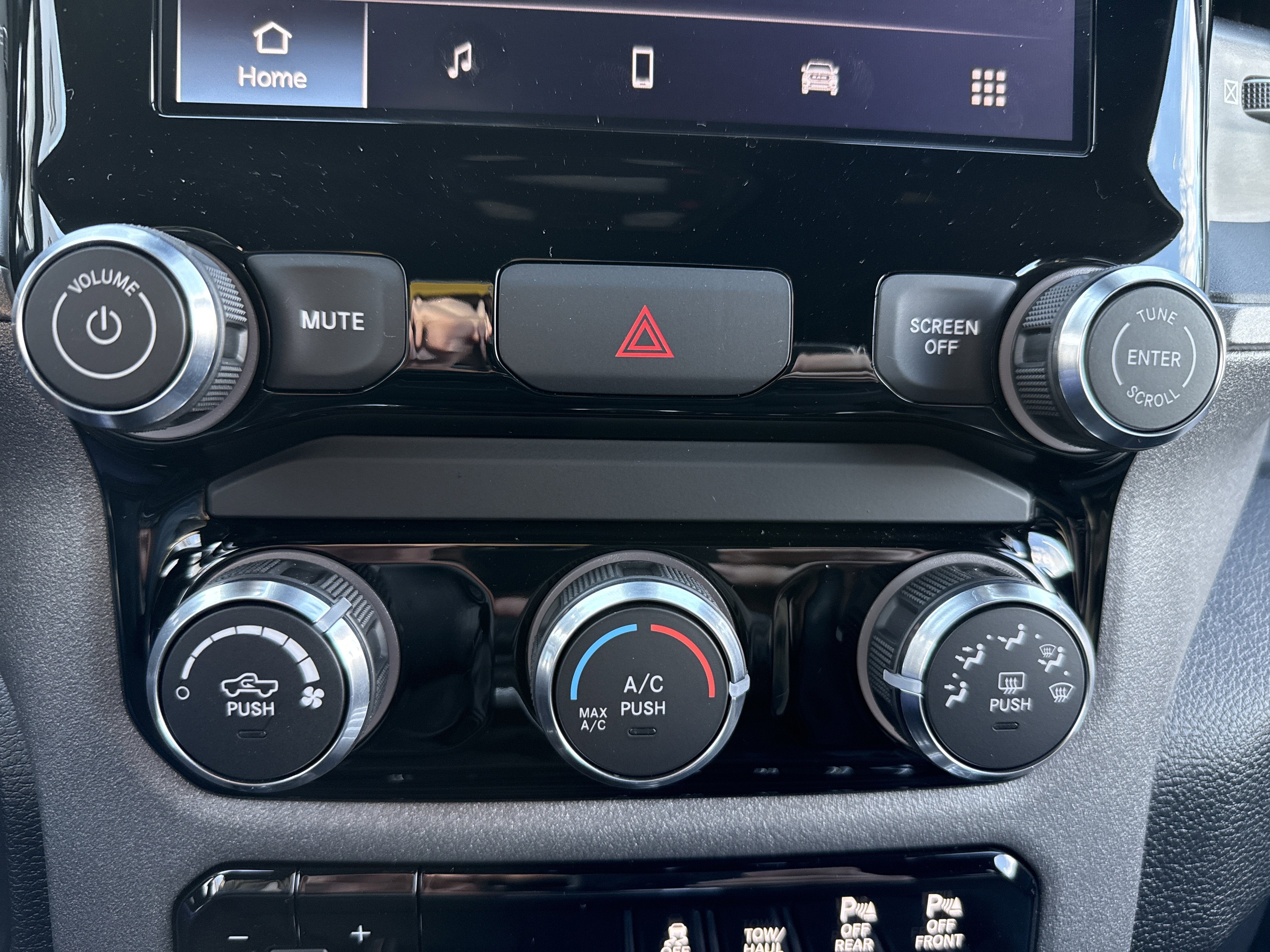 2026 RAM Ram 2500 Black Express 4x4 Crew Cab 6'4 Box