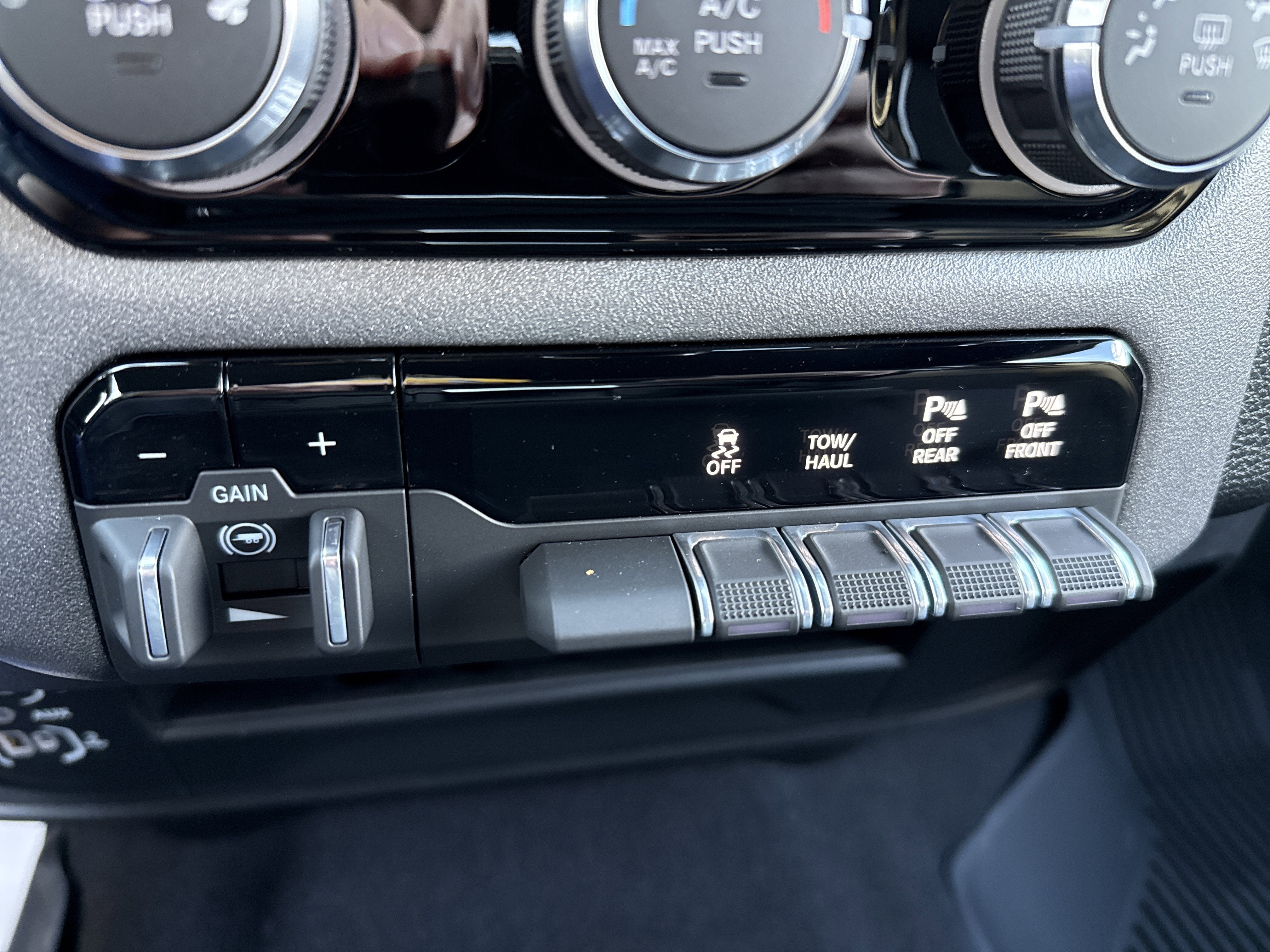 2026 RAM Ram 2500 Black Express 4x4 Crew Cab 6'4 Box