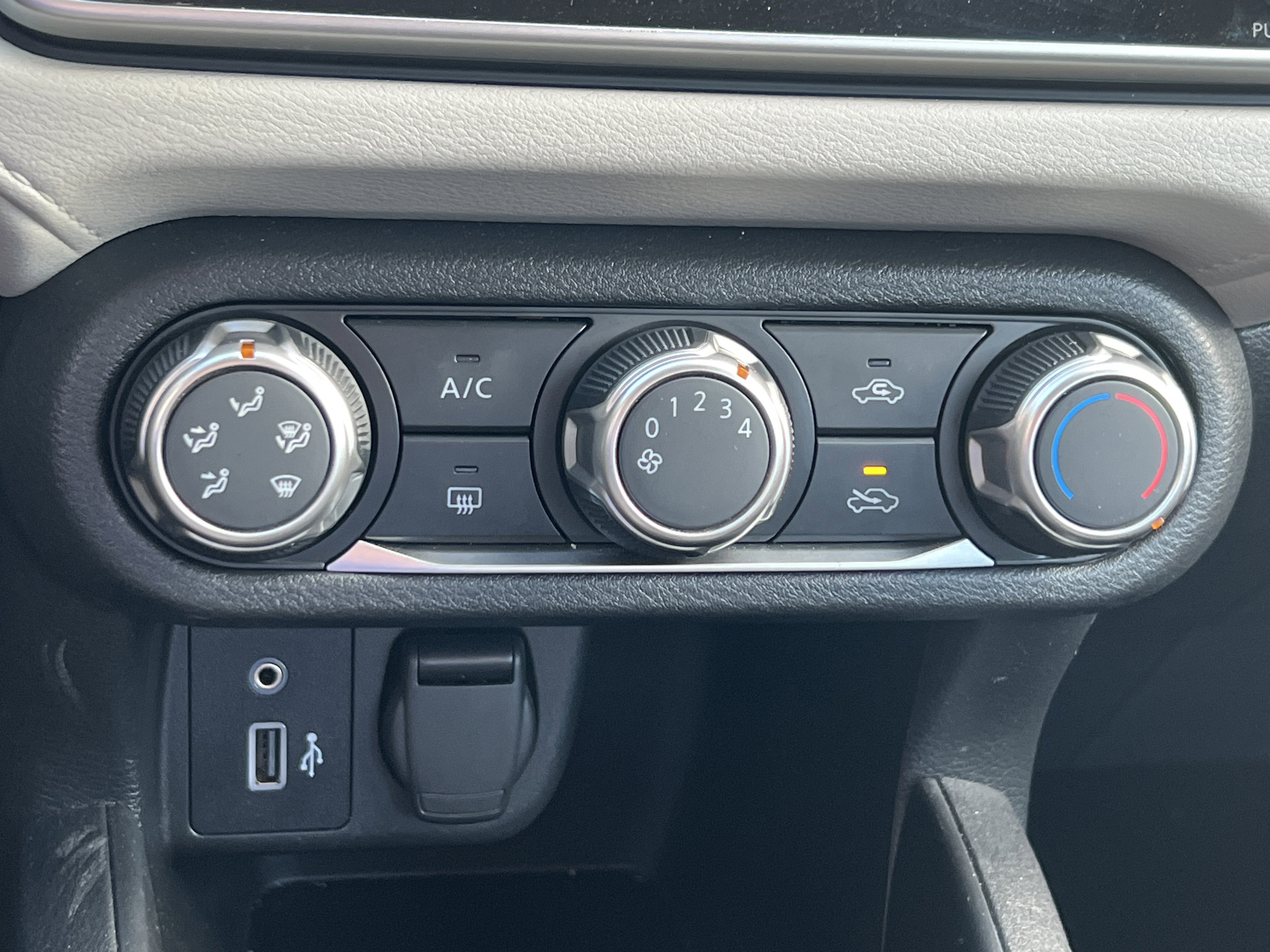 2022 Nissan Versa SV