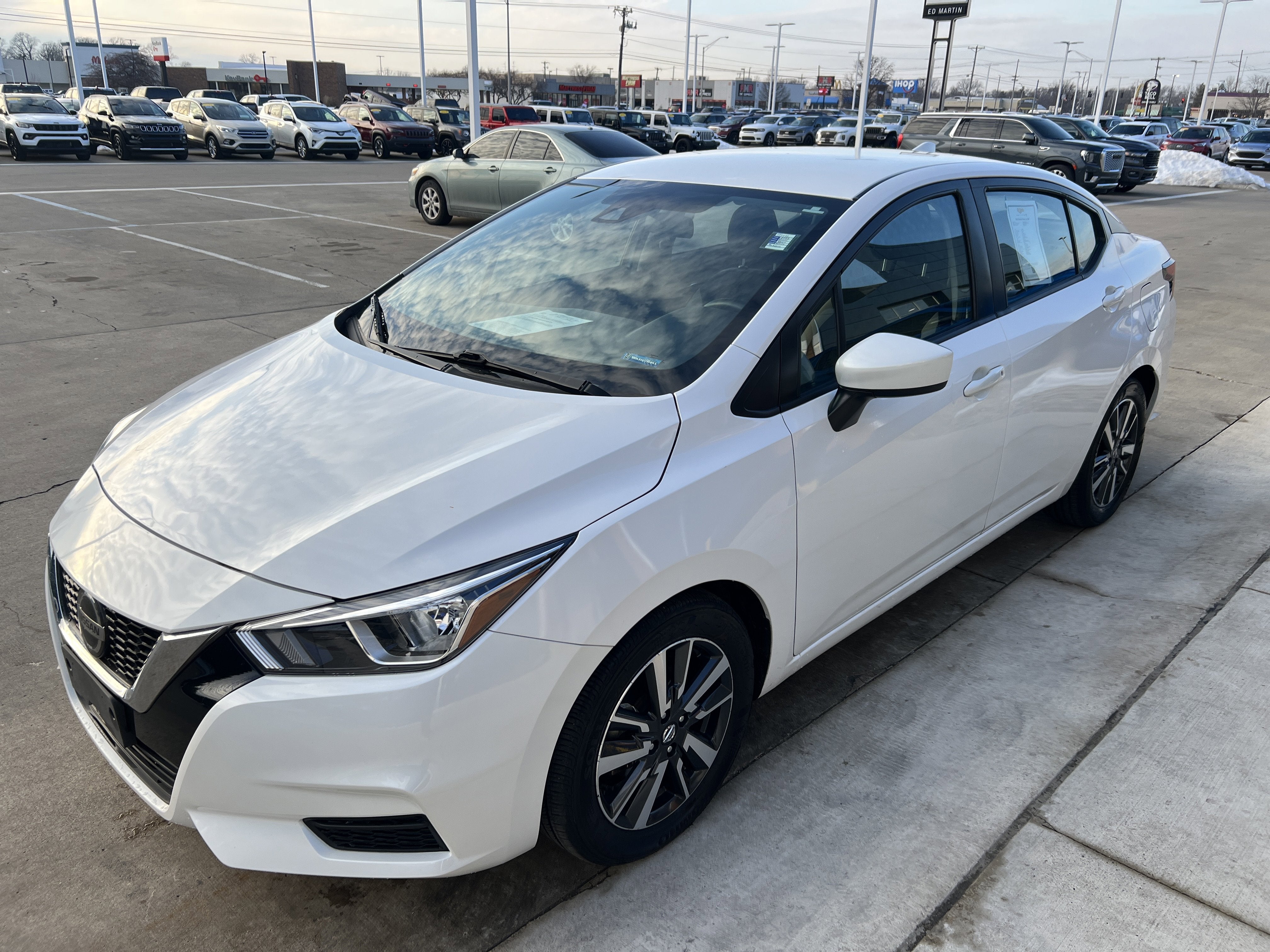 2022 Nissan Versa SV