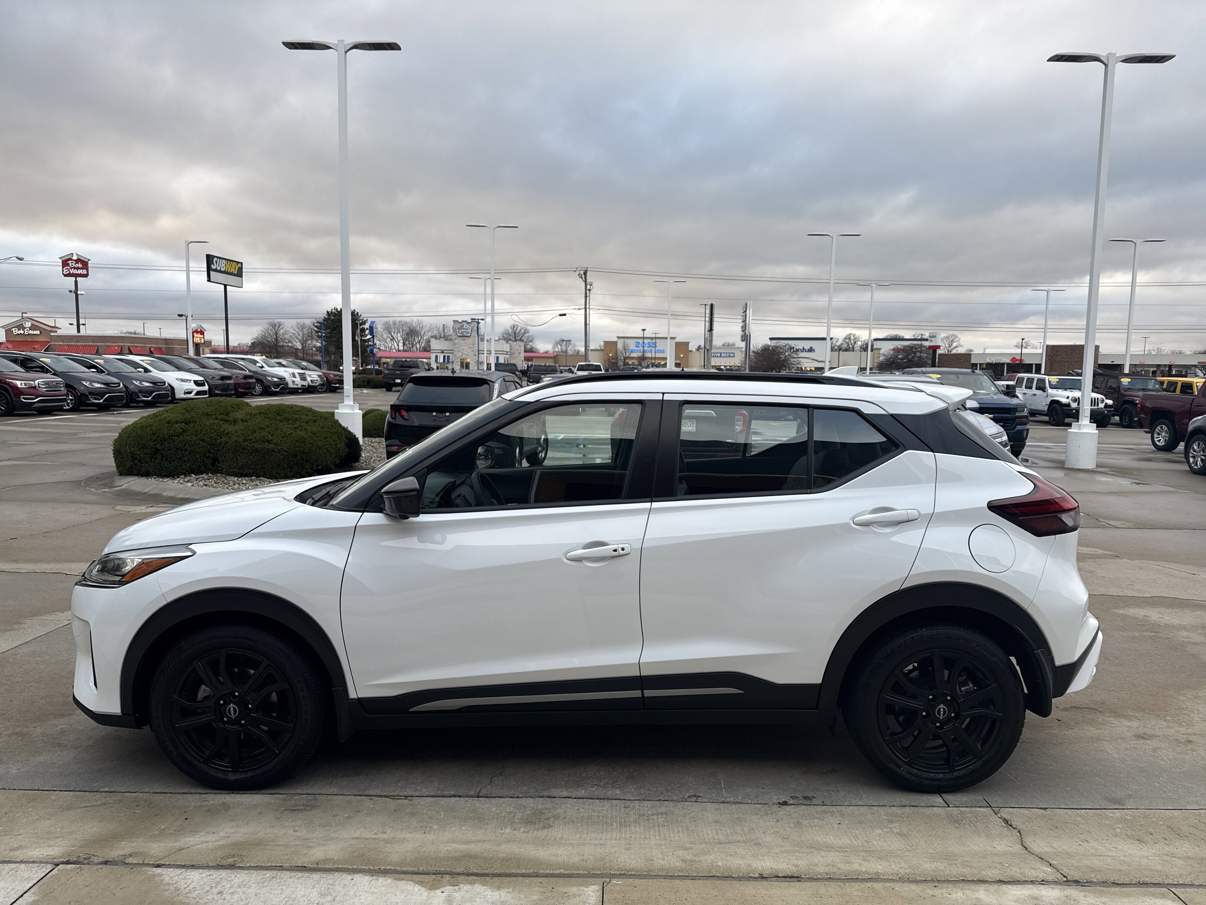 2024 Nissan Kicks SR