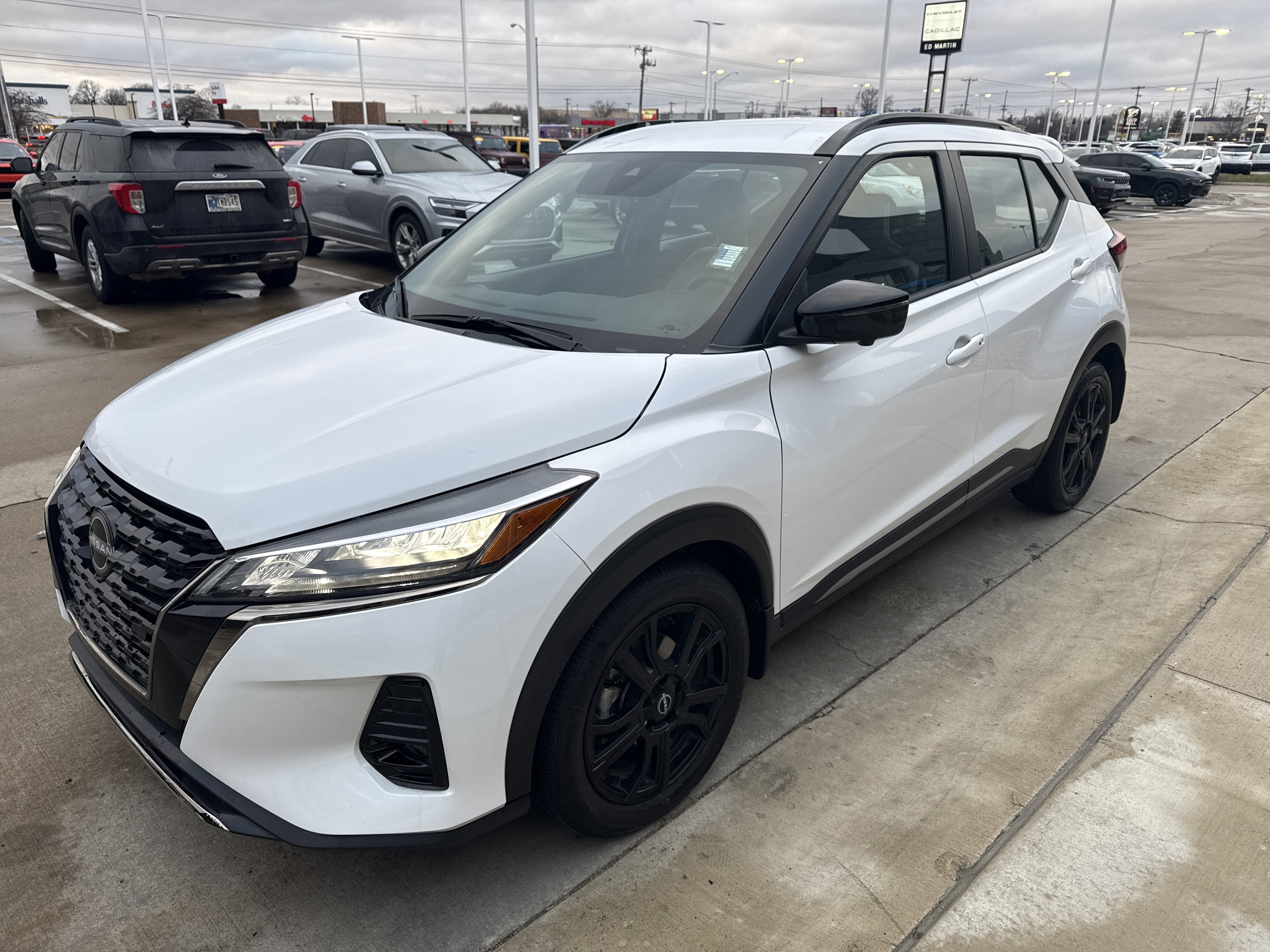 2024 Nissan Kicks SR