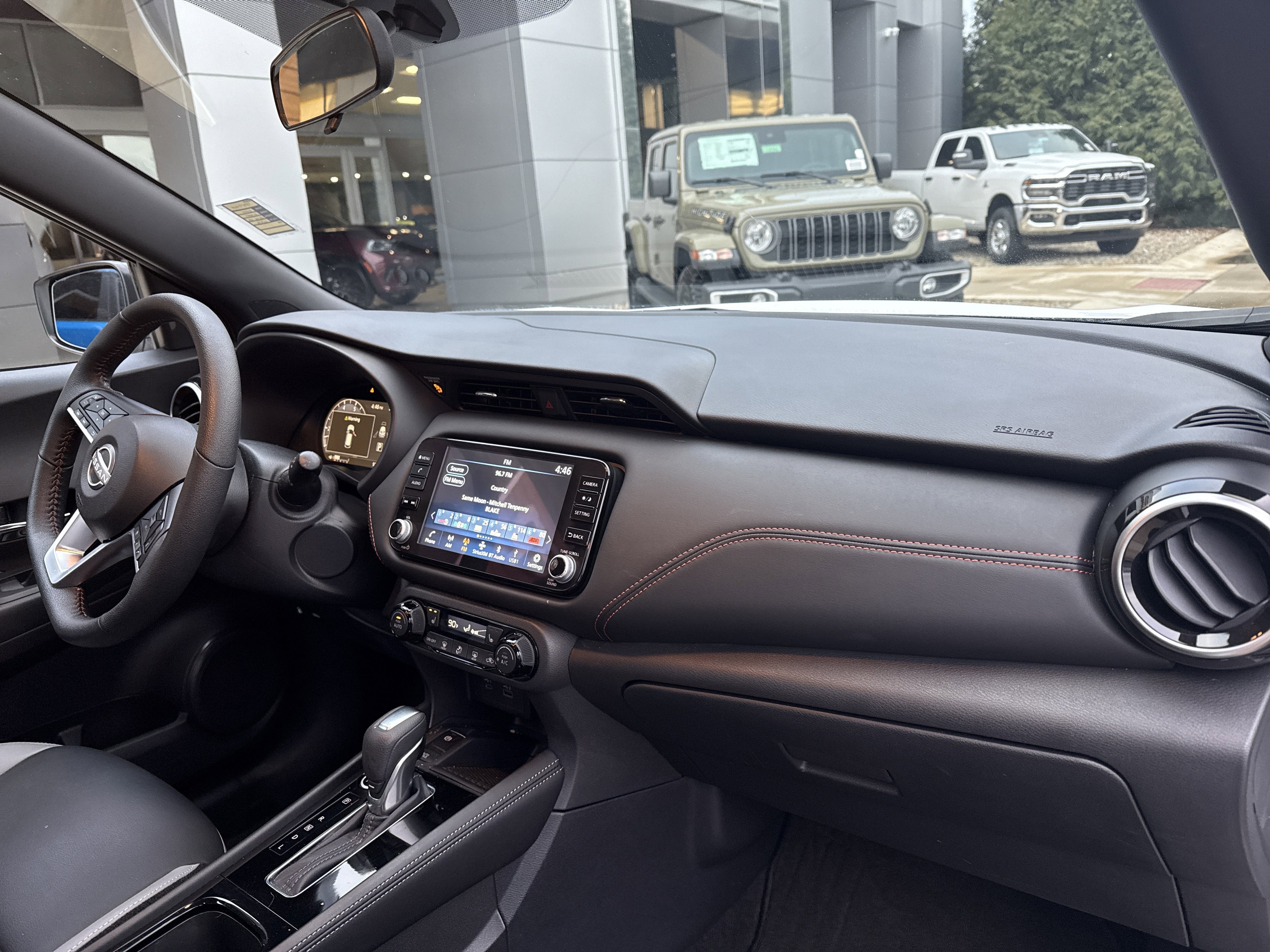 2024 Nissan Kicks SR