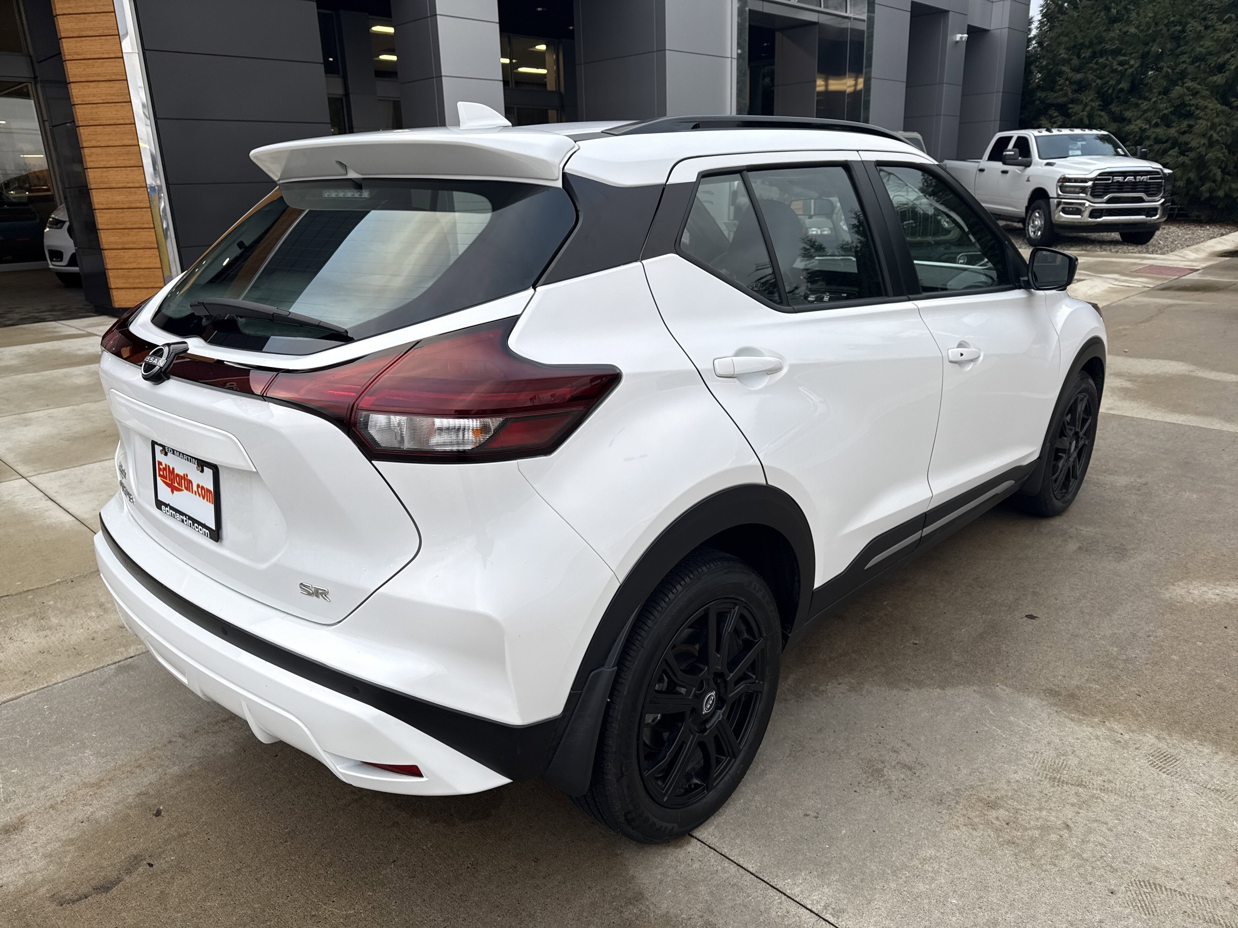 2024 Nissan Kicks SR